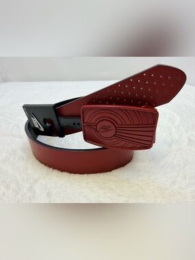 Nike Men’s Red Golf Leather Belt Plaque Buckle size S 30-32